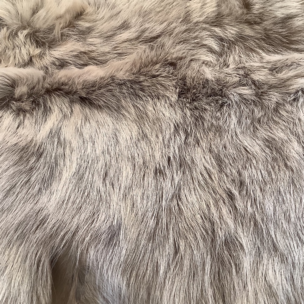 STUNNING Fur Accent Rug - Picture 3 of 5